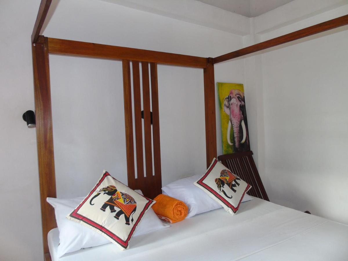 Banana Beach Unawatuna Exterior photo